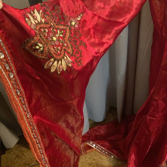 Red Stain Kaftan - Picture 4 of 5